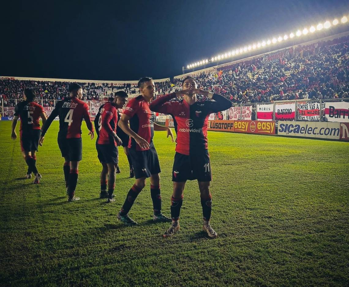 Colón marcó la diferencia en el primer tiempo y festejó ante Morón. (Foto: Club Colón)