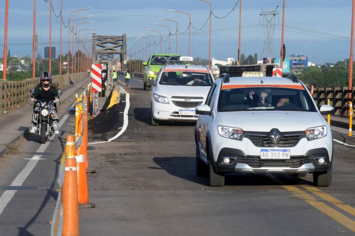 El puente Carretero, en su momento más crítico. (Crédito: Mauricio Garín - EL Litoral)