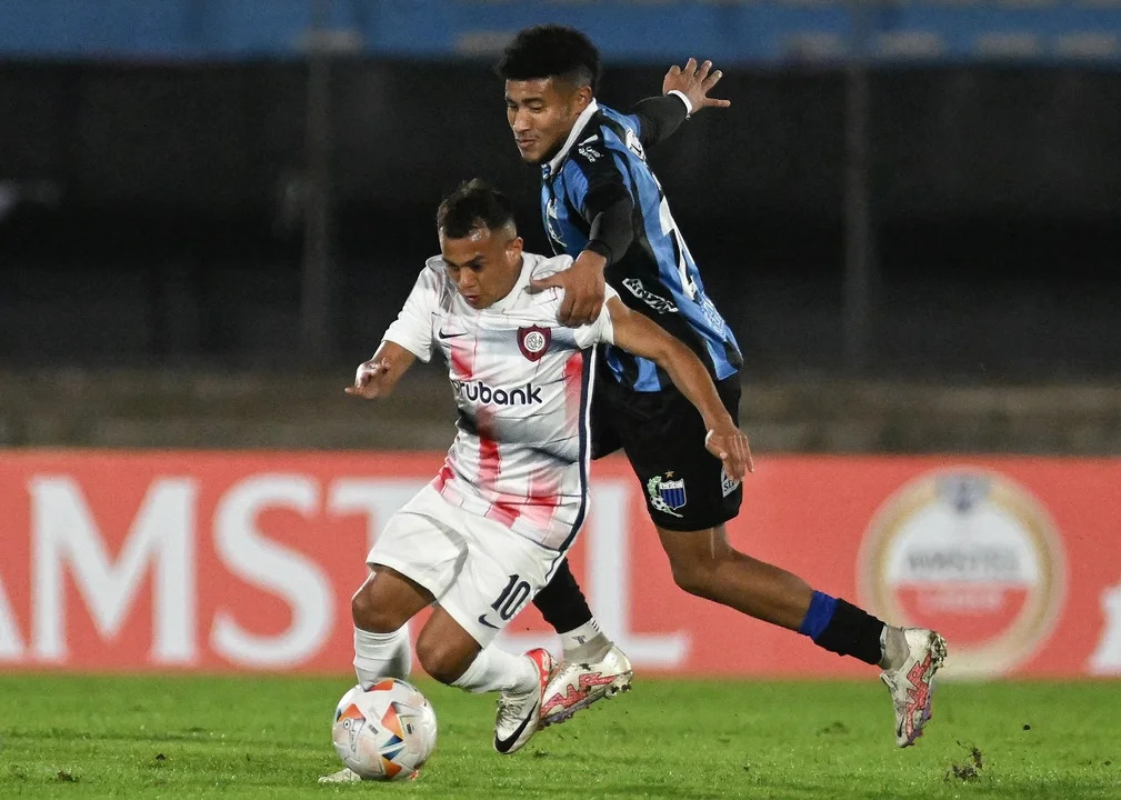 Por un error en la última jugada, San Lorenzo perdió contra Liverpool y se complicó en la Libertadores. (Foto: NA)