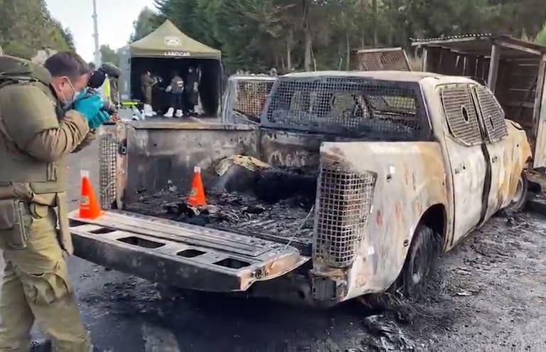 Asesinaron a tres carabineros en Chile y quemaron un patrullero con ellos adentro. (Captura de TV)