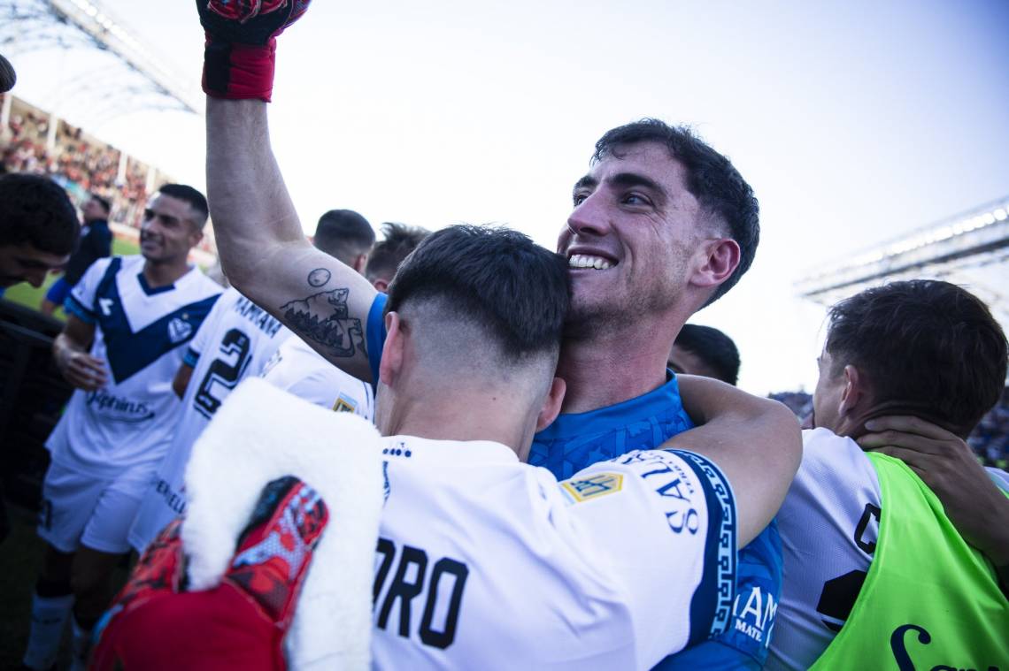 Vélez venció a Argentinos Juniors en los penales y es el primer finalista de la Copa de la Liga