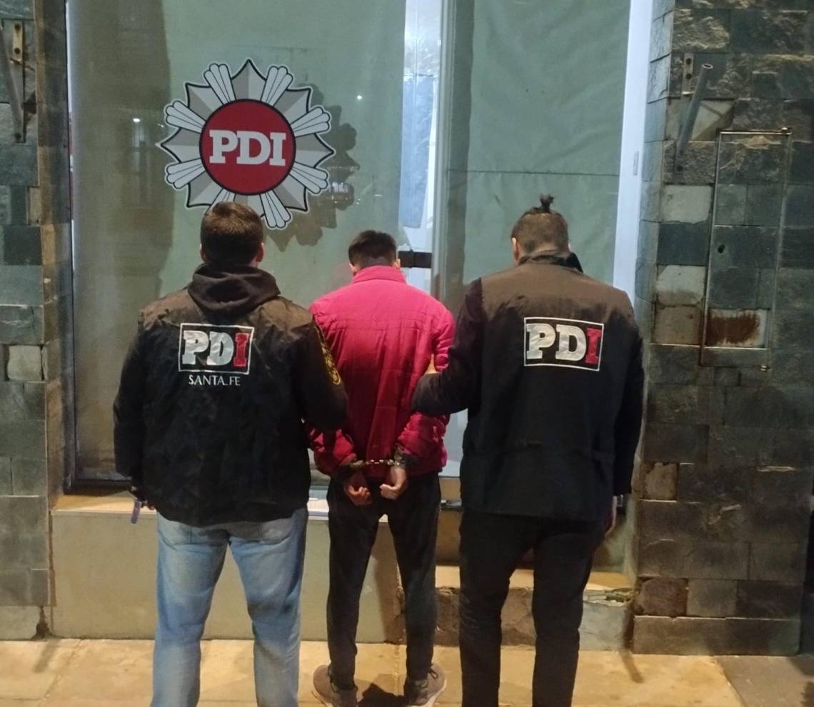 El delincuente acusado del crimen, al entregarse, la semana pasada. (Foto: PDI)