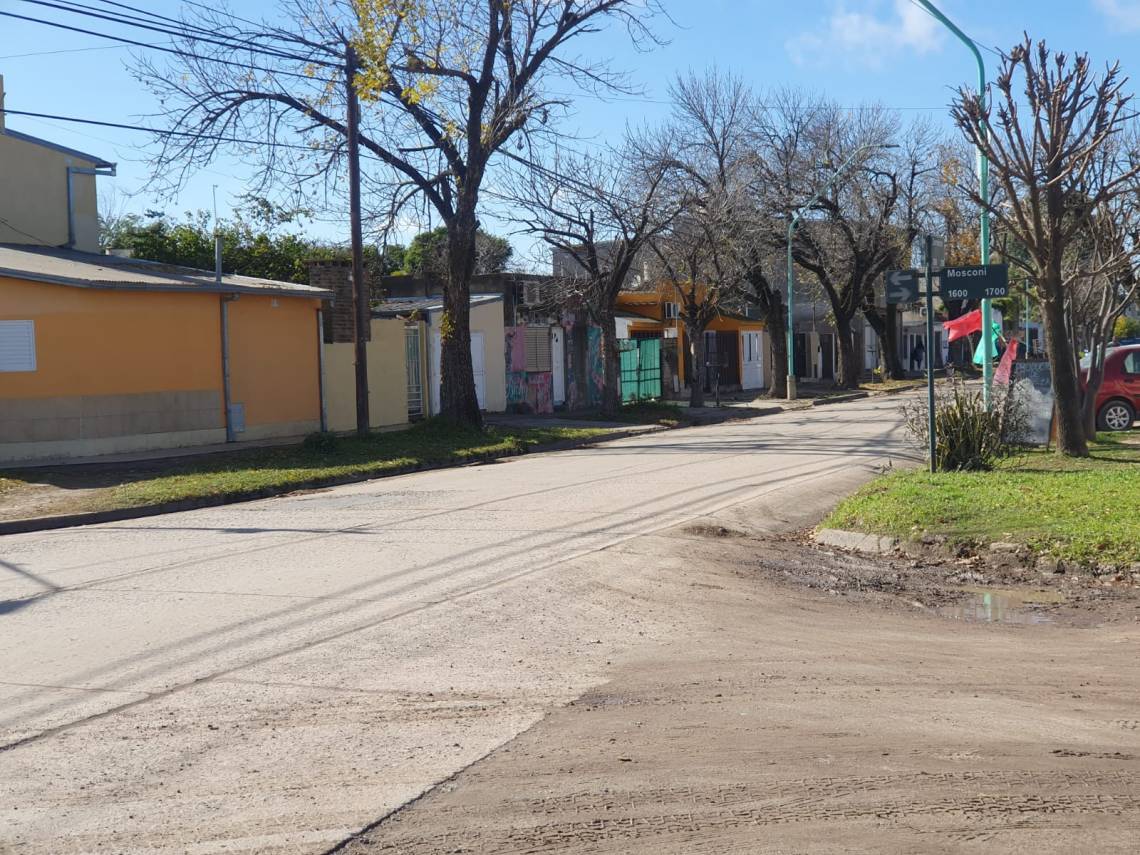 Un joven de 19 años se resistió al robo de su moto y le dieron un tiro en la mano
