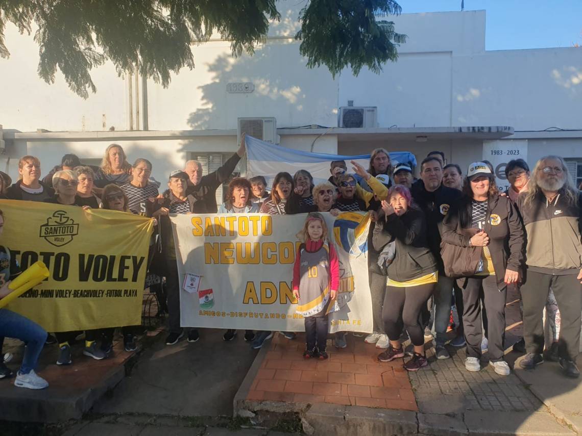La comunidad de Santoto Voley festejó en el Concejo Municipal. (Foto: STD)