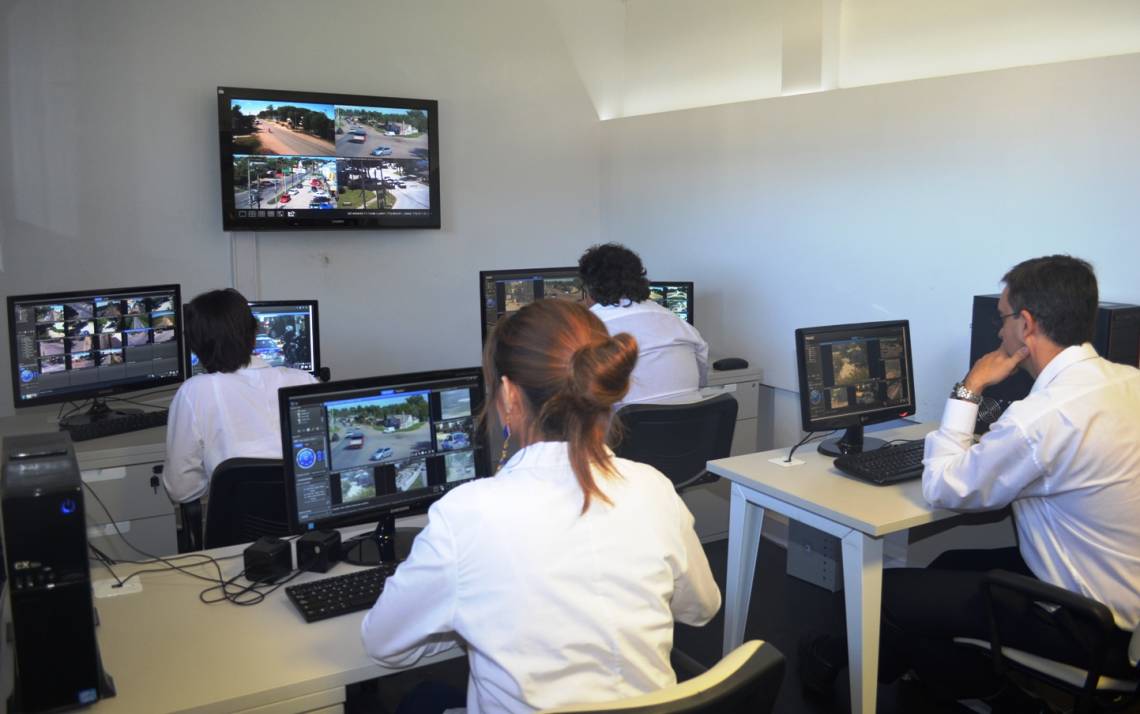 Fueron seleccionadas por concurso para ingresar al Centro de Monitoreo Municipal y reclaman respuestas al intendente