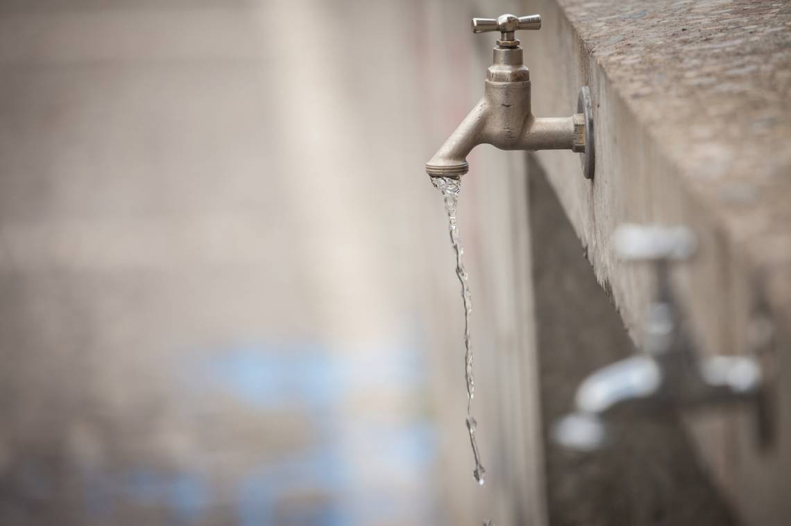 El servicio de agua, cada vez más caro en Santo Tomé. (Crédito: BalkansCat)