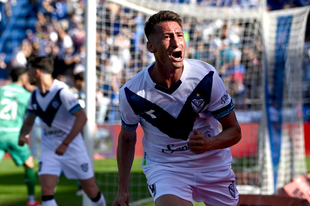 Vélez le ganó 1-0 a Racing un duelo clave y se afianza en la cima de la Liga Profesional