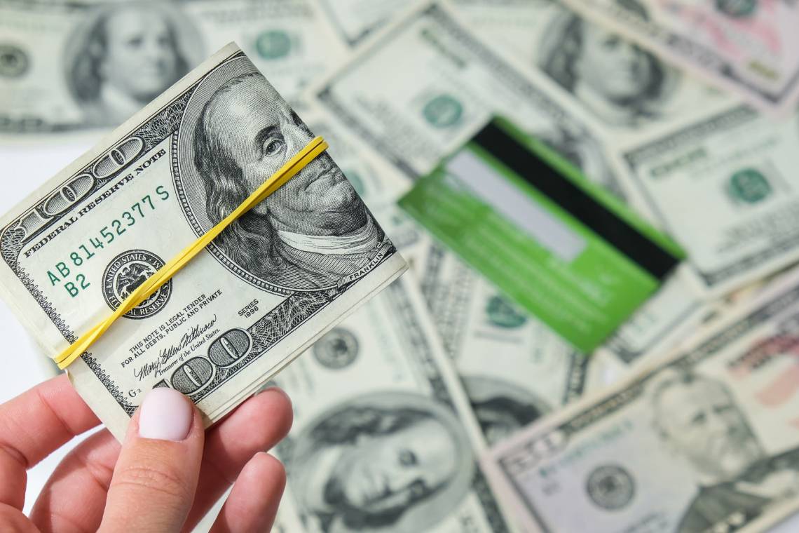 El Banco Central habilitó los pagos con tarjeta de débito en dólares: cómo funcionará el sistema