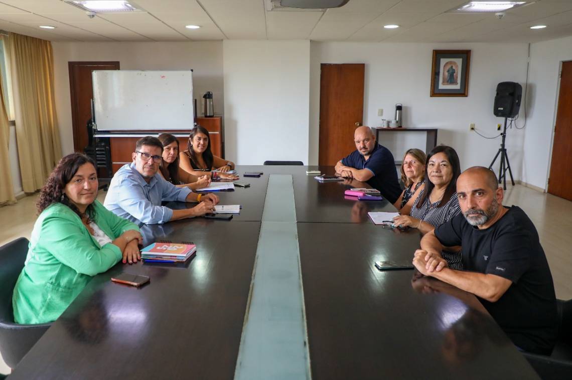 El ministro de Educación y los gremios docentes mantuvieron una reunión de trabajo