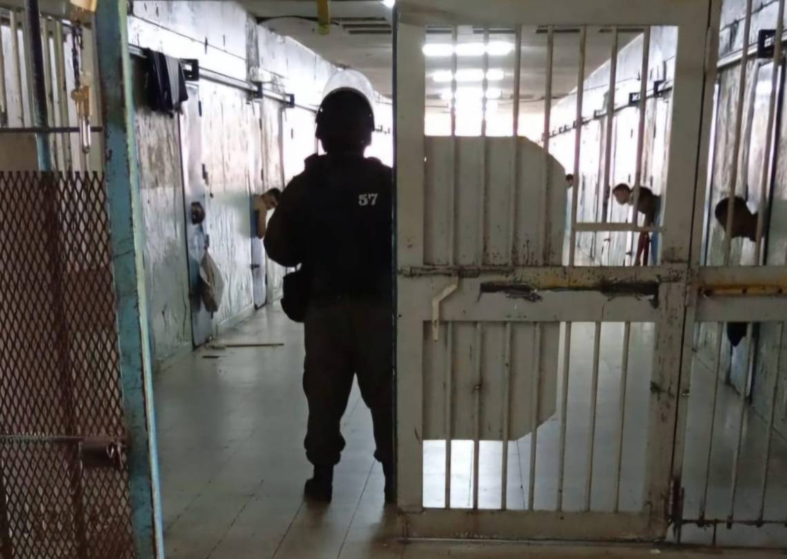 Las autoridades provinciales pasaron a disponibilidad a 6 celadores y apartó de sus funciones a la cúpula de la Unidad Penitenciaria.