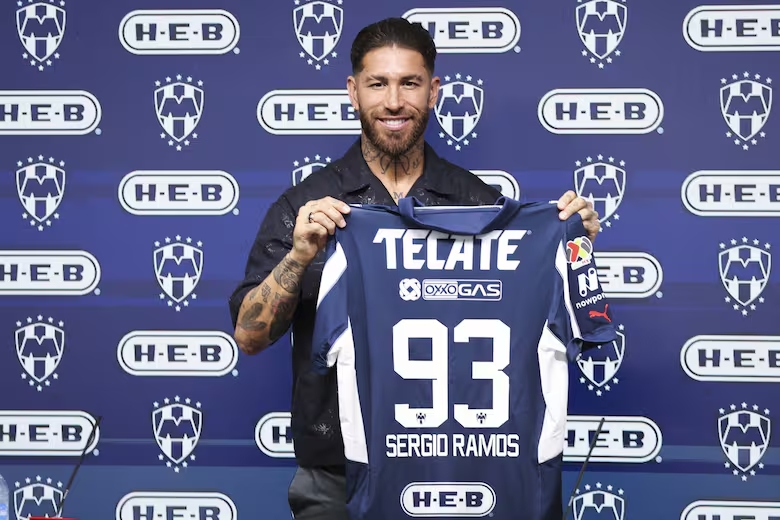 Sergio Ramos fue presentado en Monterrey y eligió la camiseta número 93