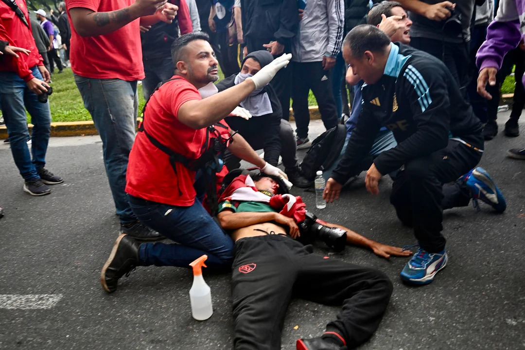 El Gobierno de Javier Milei echó al autor de la foto que permitió identificar al agresor de Pablo Grillo