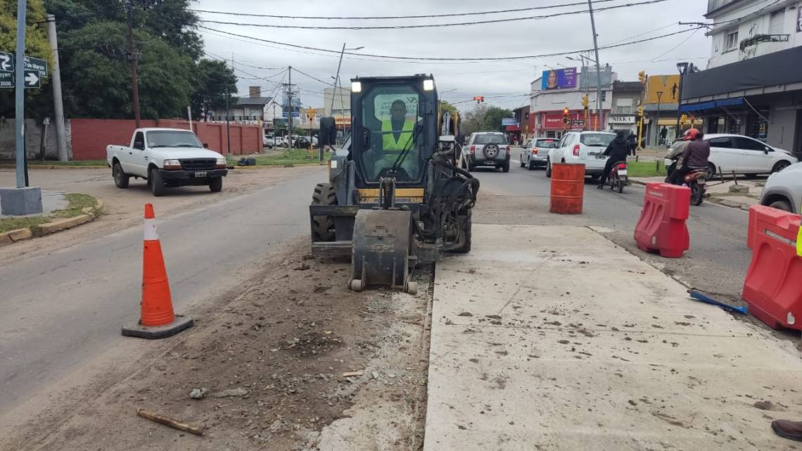 Continúan los arreglos en Avenida 7 de Marzo y se mantiene la restricción al tránsito
