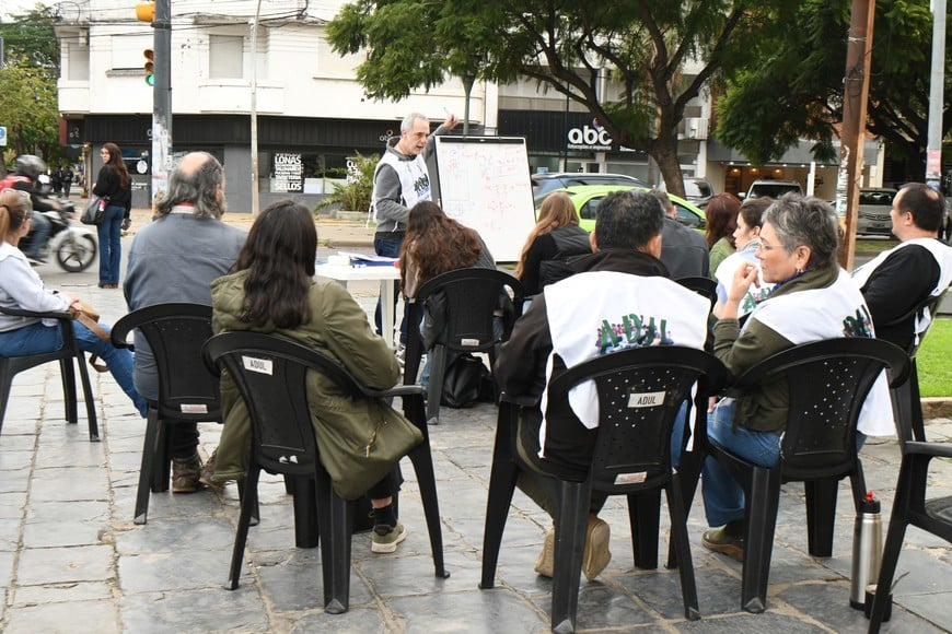 Con clases públicas y reclamos salariales, sigue el paro universitario en todo el país