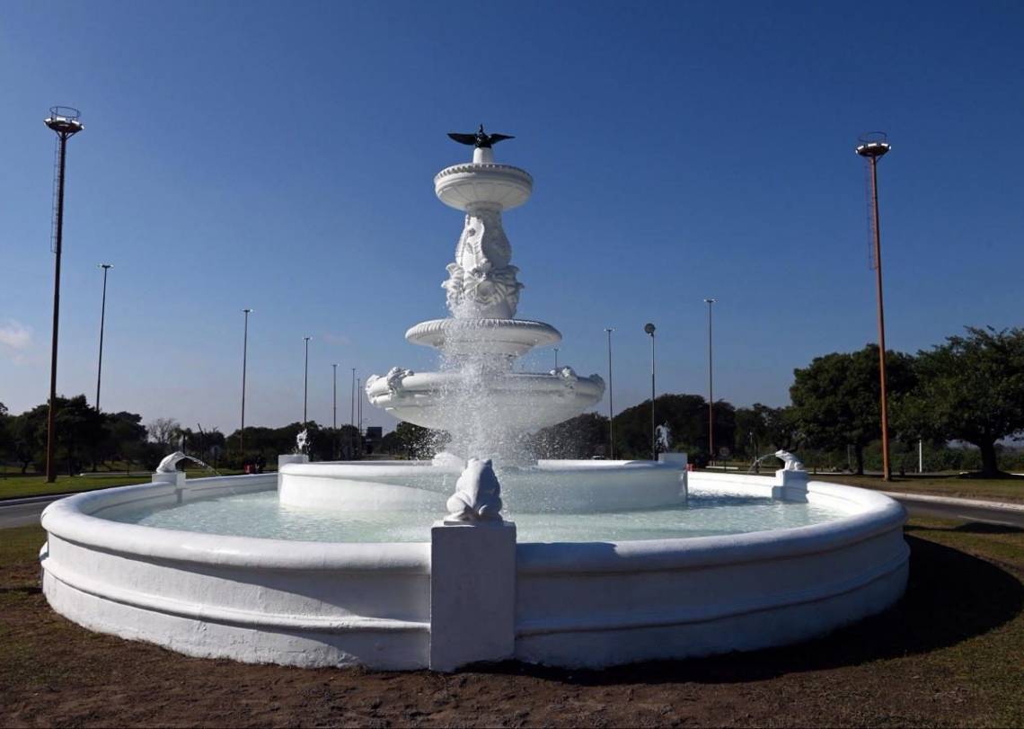 Santa Fe: pusieron nuevamente en funcionamiento la emblemática Fuente de la Cordialidad