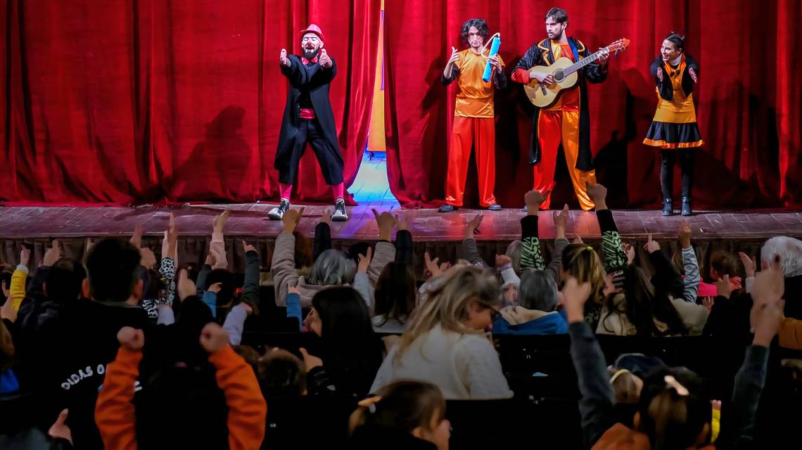 Payasos y cambio climático: la propuesta teatral de este domingo en el Centro Cultural 