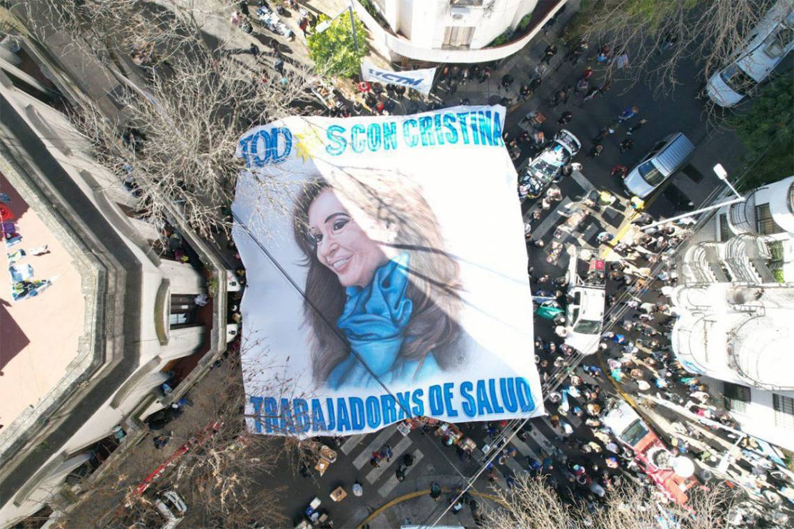 El peronismo se prepara para marchar en apoyo a Cristina mientras la Justicia define la prisión domiciliaria