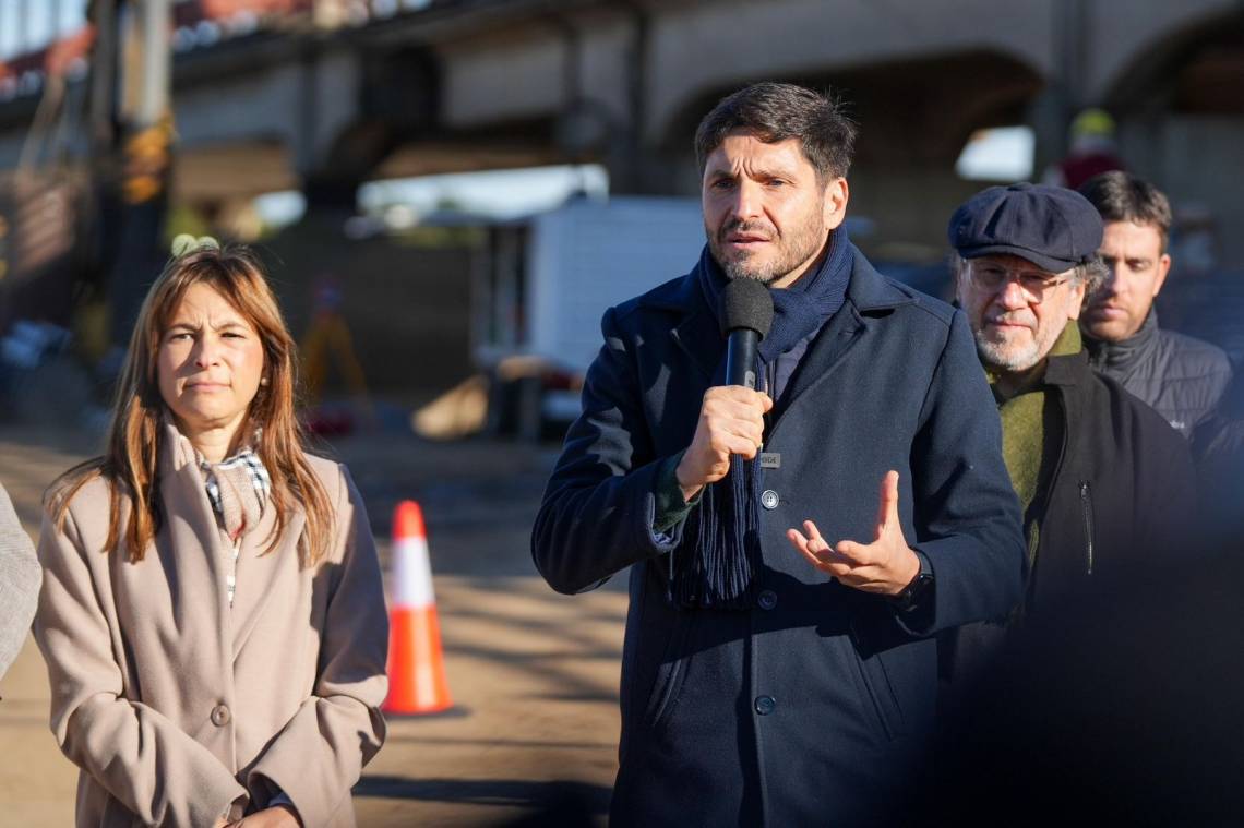 Pullaro, al supervisar el inicio de una etapa clave del nuevo puente: 
