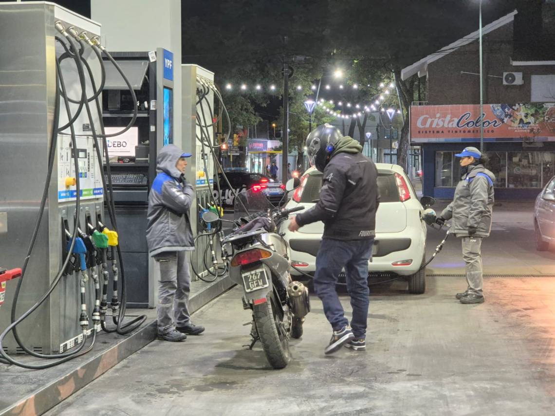 YPF aumentó un 2,5% los precios de sus combustibles en todo el país 