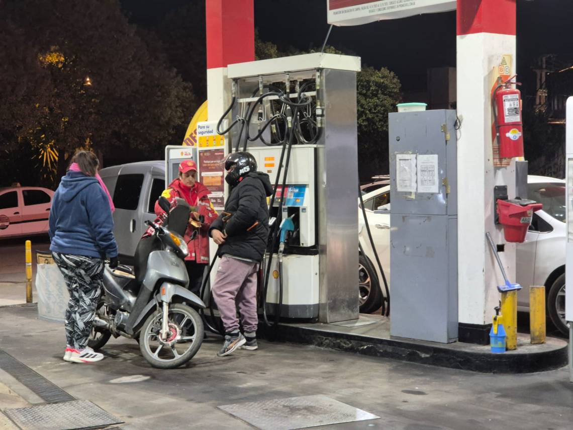 Se completó el ajuste: todas las estaciones de la ciudad aumentaron los combustibles