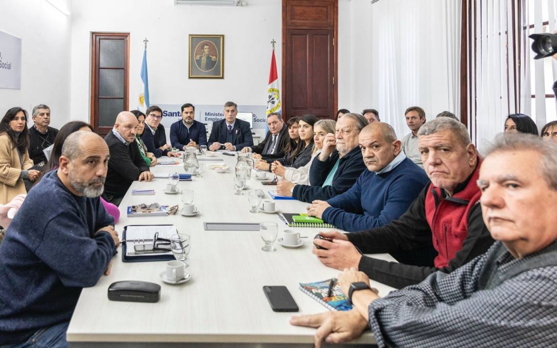 Paritarias: el Gobierno retoma este martes las negociaciones con estatales y docentes