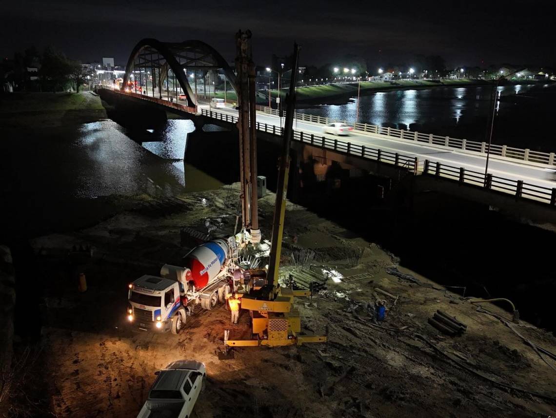 Nuevo puente: ya se colocaron 14 pilotes y comenzó la producción de vigas