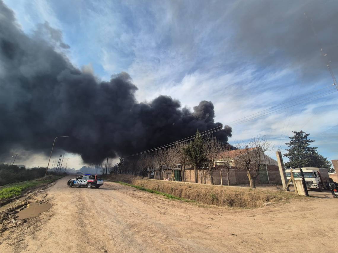 Impactante incendio en un predio privado de la ciudad