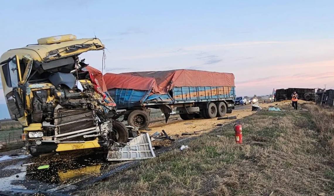 Tragedia en la Ruta Nacional 35: murió un camionero tras un choque entre dos vehículos de carga