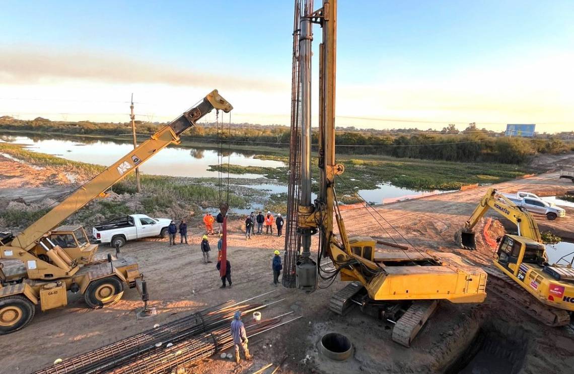 Avanza el nuevo puente: ya colocaron 18 pilotes y en agosto comenzarán a levantar columnas
