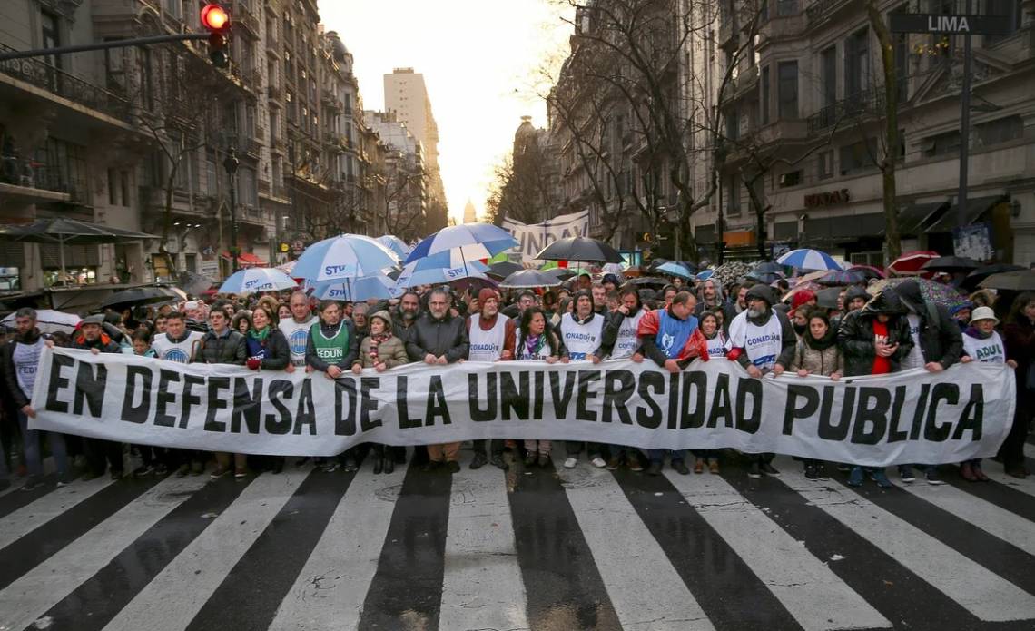 Comenzó el paro docente universitario nacional por salarios y presupuesto