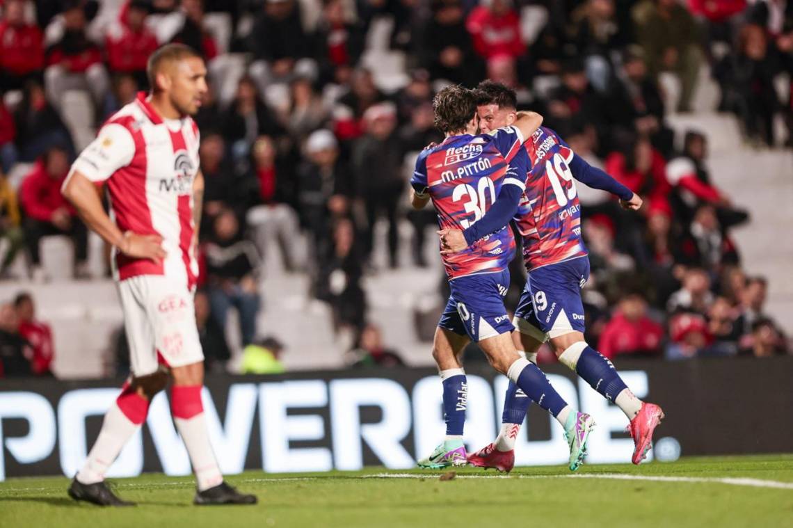 Unión arrasó en Córdoba: goleó 4-0 a Instituto y cortó la racha sin triunfos de visitante