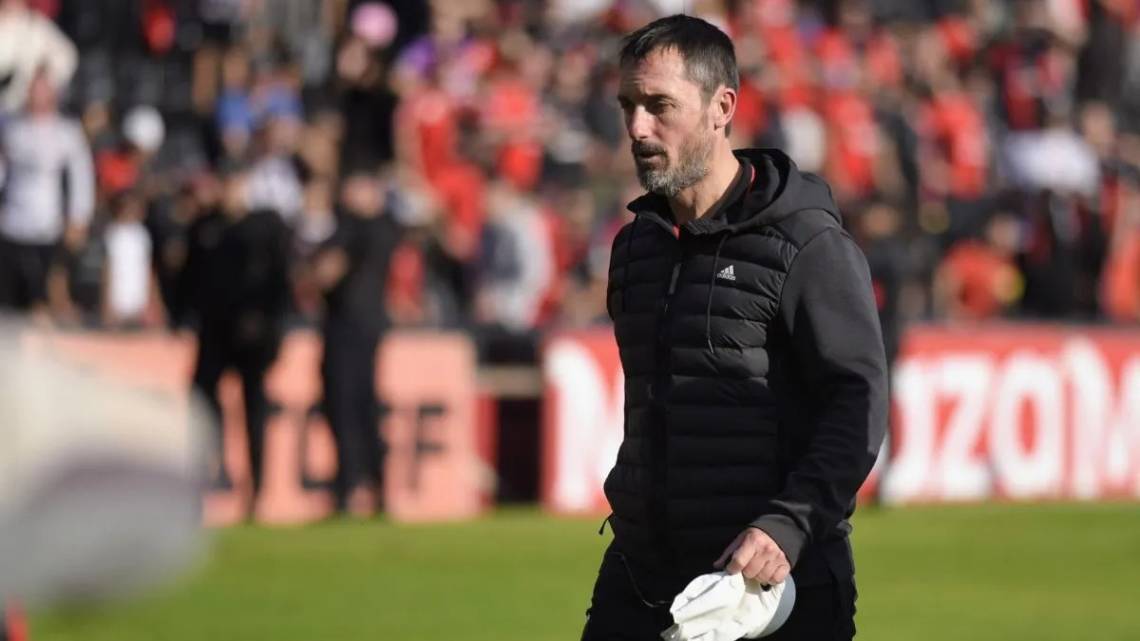 Colón: desplazaron a Minella y Ezequiel Medrán será el nuevo DT