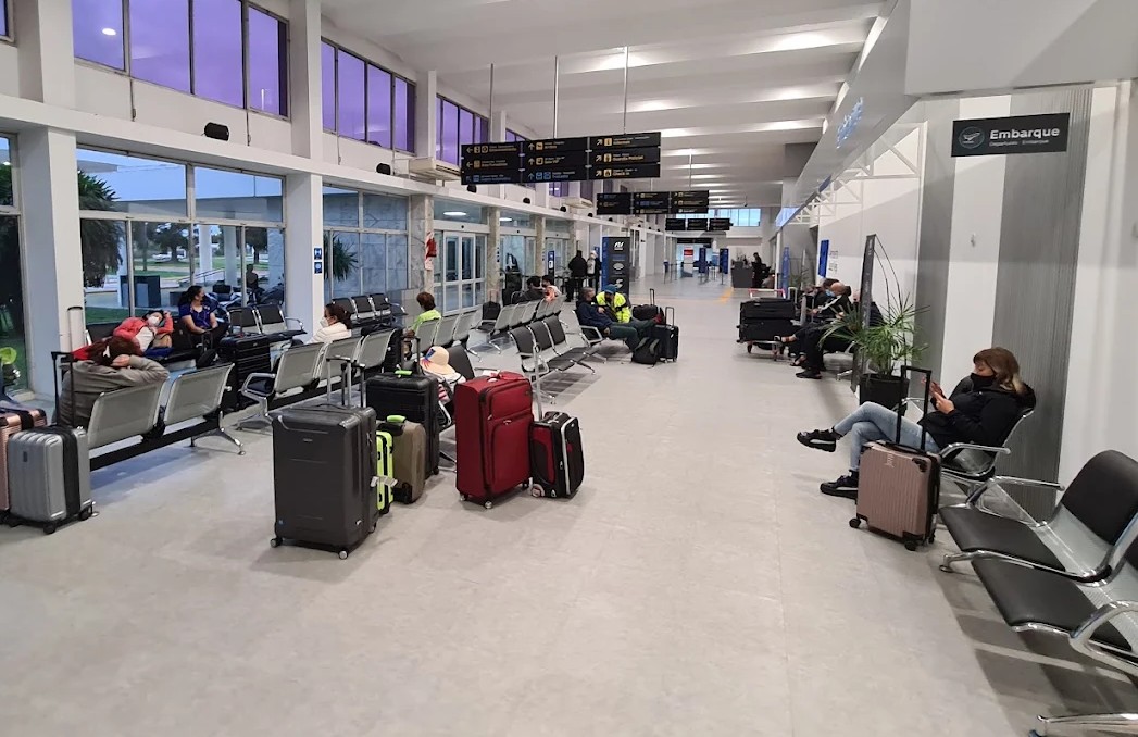 El Aeropuerto de Sauce Viejo suma frecuencias a Buenos Aires e incorpora vuelos a directos hacia Iguazú y Salta