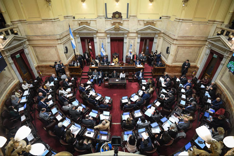 Con amplio apoyo opositor, el Senado anuló cuatro decretos y un DNU del Ejecutivo