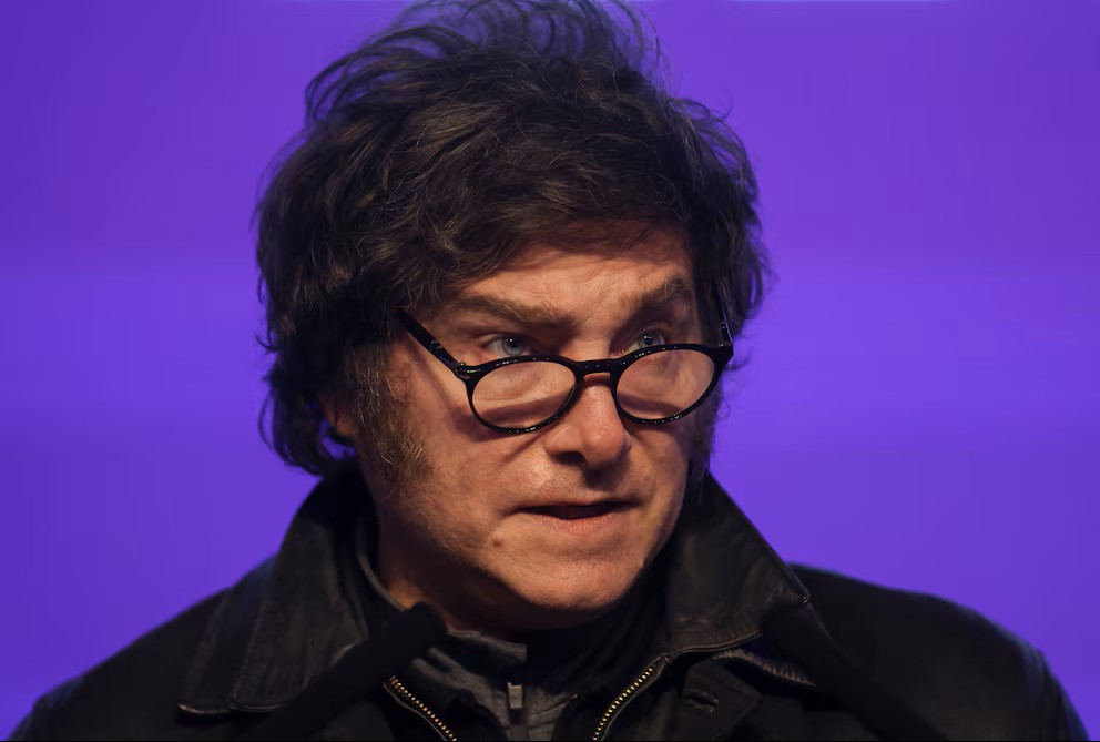 Milei admitió errores políticos pero sostuvo que “no se retrocede ni un milímetro”