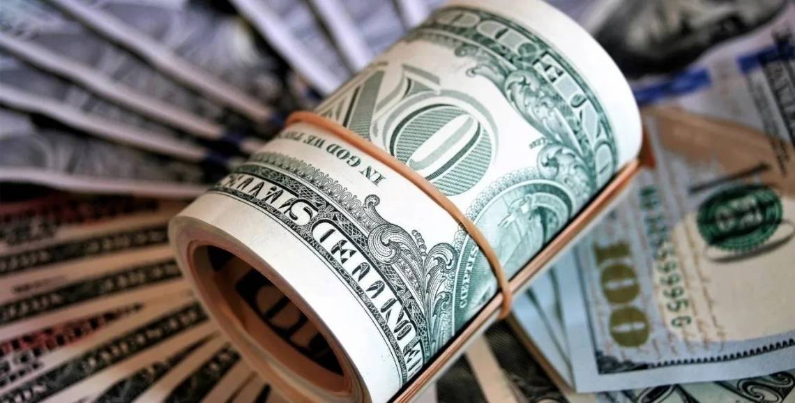Tras las elecciones, el dólar se disparó y las acciones argentinas se desplomaron en Wall Street