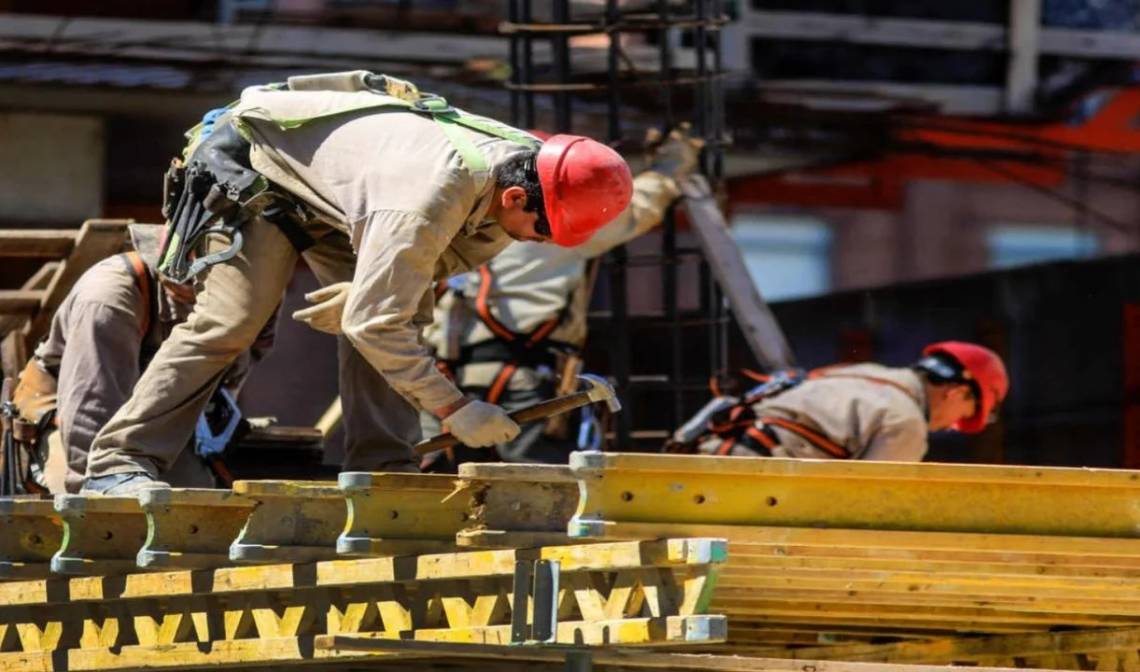 El empleo privado se redujo en julio y la tasa de despidos alcanzó el valor más alto para el mes desde 2016