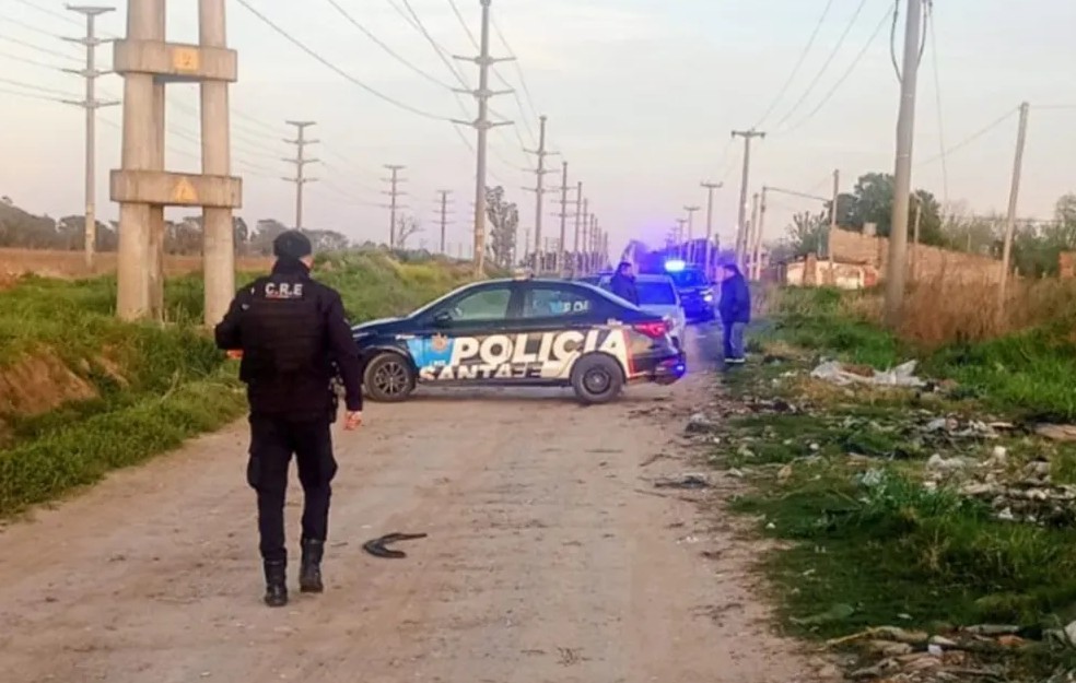 Hallaron el cuerpo de un hombre asesinado en un zanjón de barrio San Cayetano de Sauce Viejo
