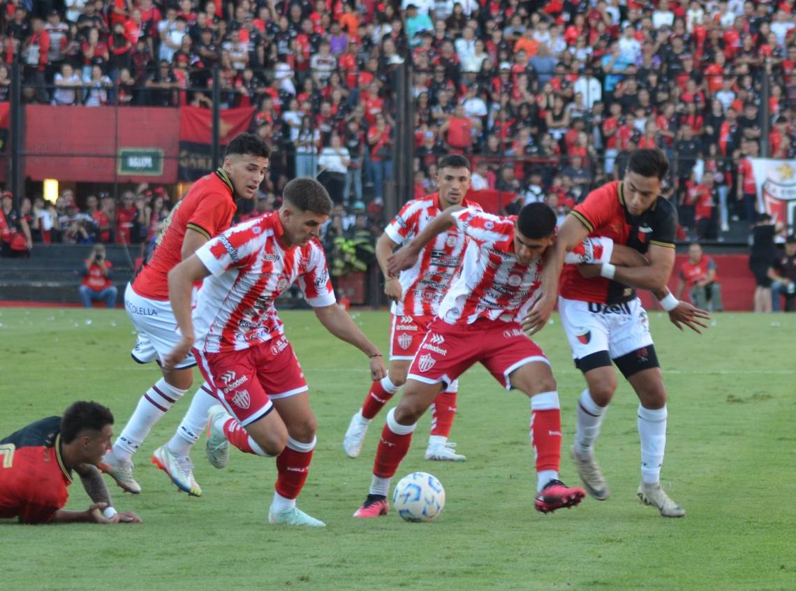 Colón visita a Talleres con el objetivo de asegurar su permanencia