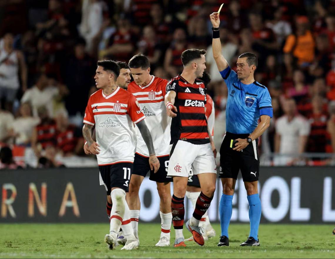 Estudiantes cayó 2-1 en la ida ante Flamengo y deberá revertir la serie como local