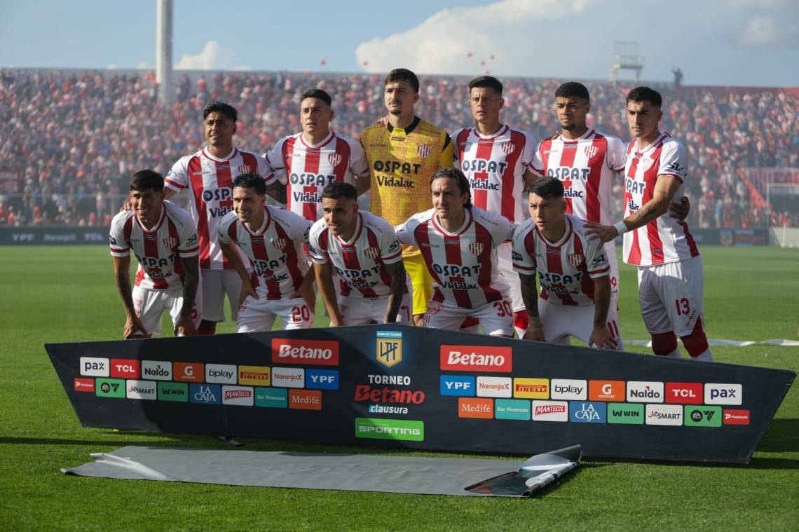 Unión empató 2 a 2 con Independiente Rivadavia y se mantiene en la cima de la tabla