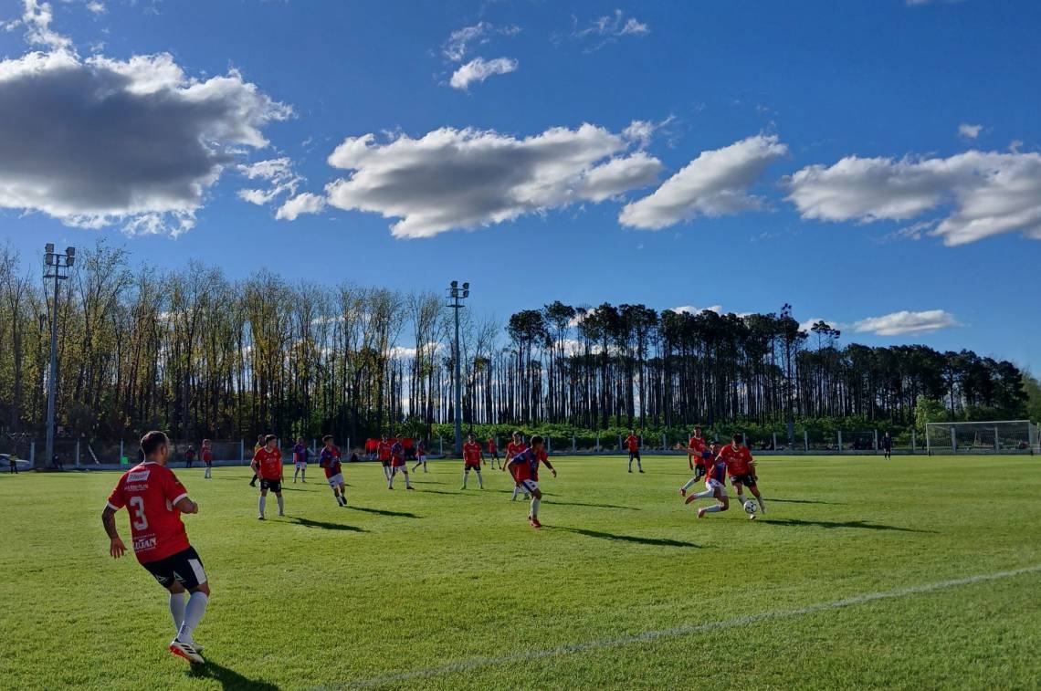 Independiente goleó a Vecinal Gálvez y es escolta en la Liga Santafesina