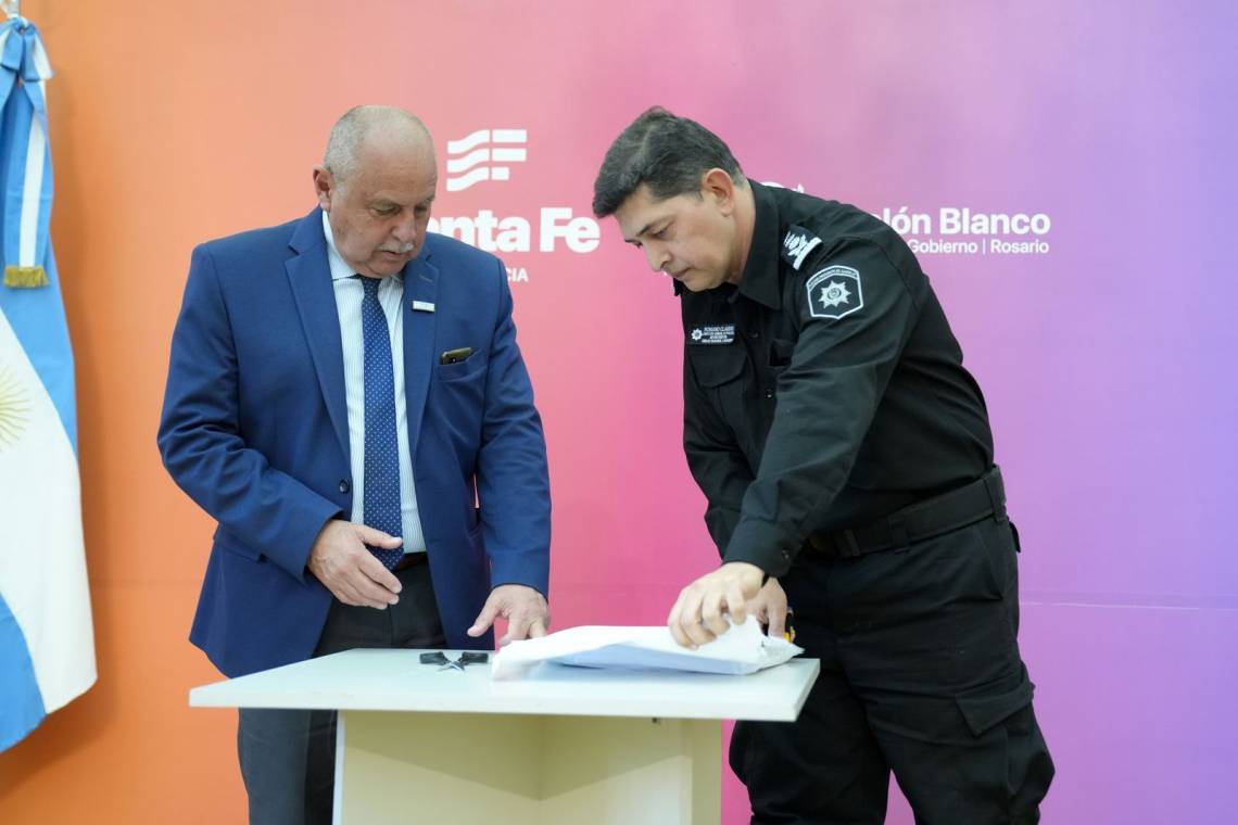 Con una inversión de $ 17.000 millones, Provincia comprará 3.000 pistolas semiautomáticas y 11.800 chalecos antibala