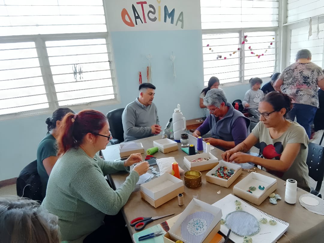 Capacitación gratuita en costura y reciclado textil: ya funciona el nuevo taller comunitario