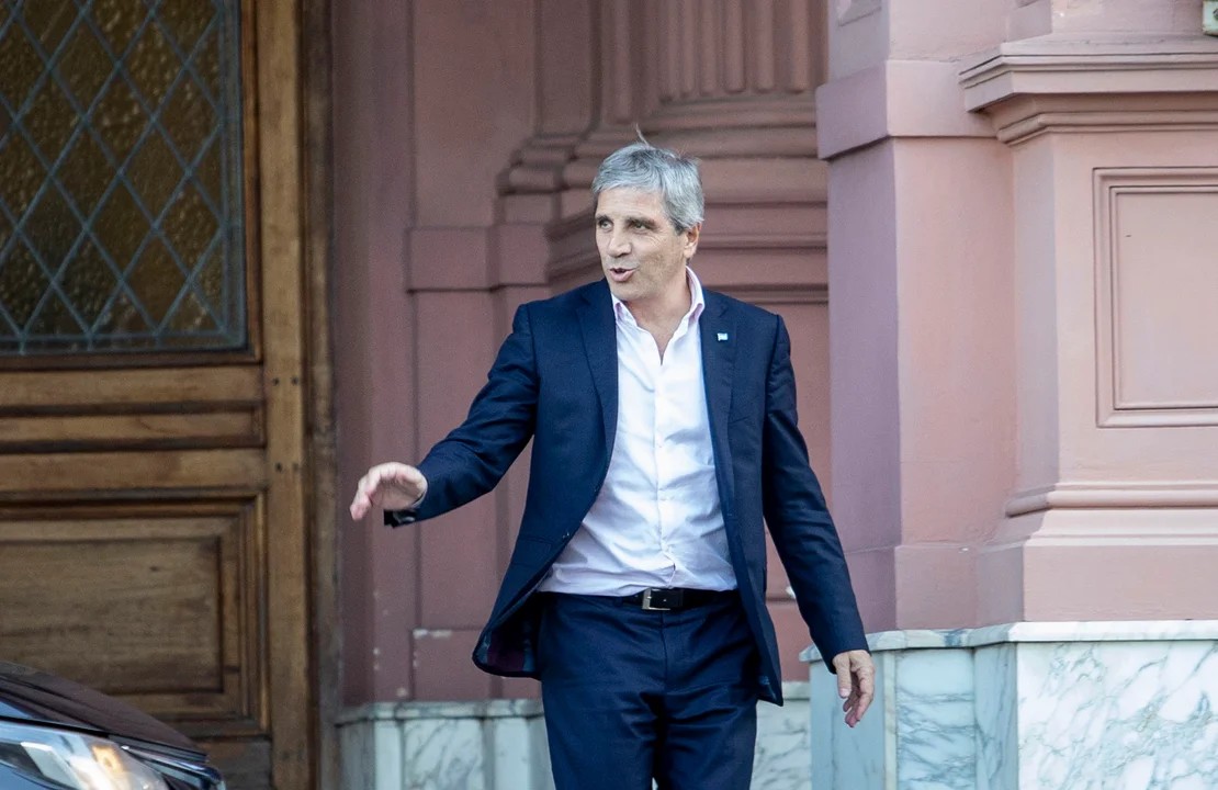 Caputo descartó cambios en el equipo económico y ratificó su continuidad tras las elecciones