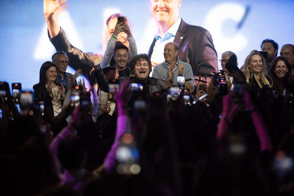 Contundente triunfo nacional de La Libertad Avanza: se impuso en 16 provincias