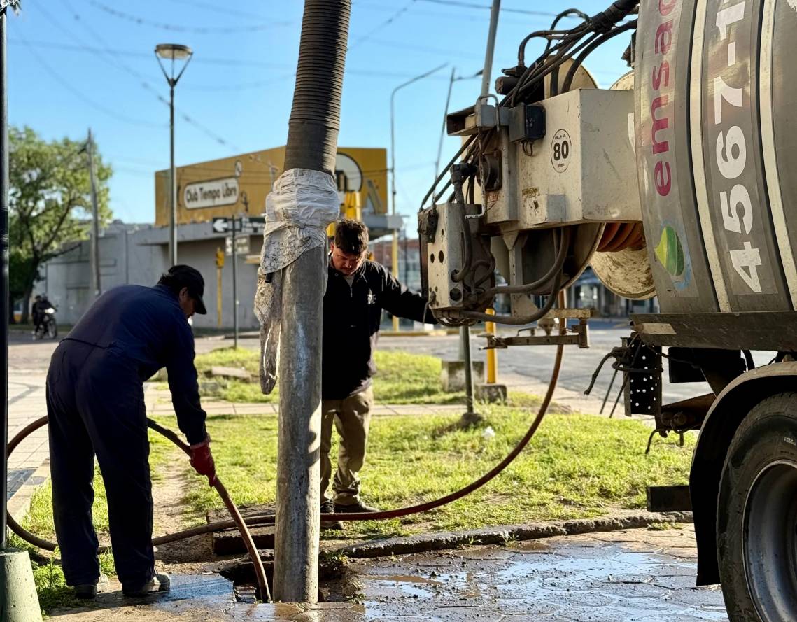 Comenzaron los trabajos de limpieza y mantenimiento de pluviales en la ciudad