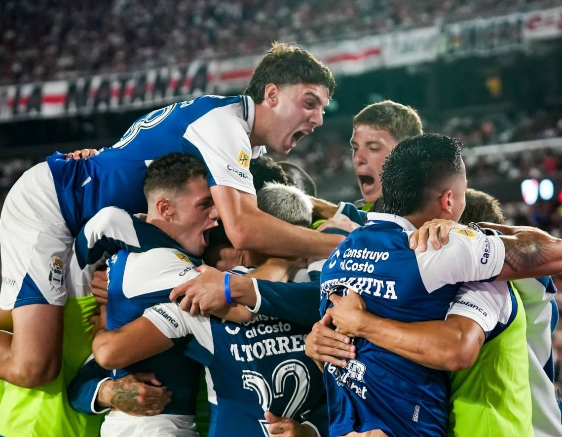 River cayó ante Gimnasia y dejó pasar una chance clave en el Monumental