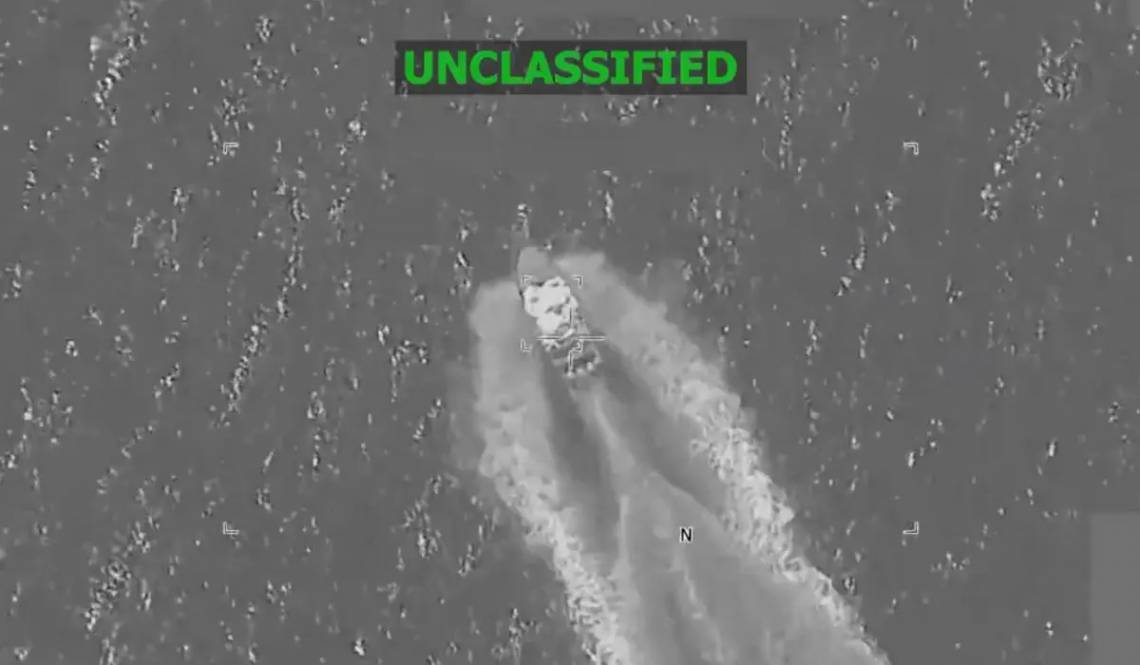 Estados Unidos atacó tres embarcaciones en el Océano Pacífico: al menos ocho muertos