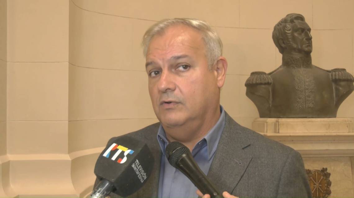 Farías: “No se puede usar la ley de Presupuesto para derogar leyes que protegen derechos”